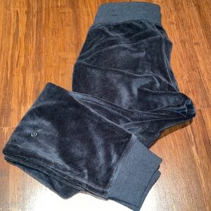 Lululemon grey woman’s velvet jogger